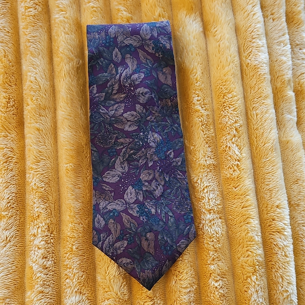 Tie - Picture 4 of 14